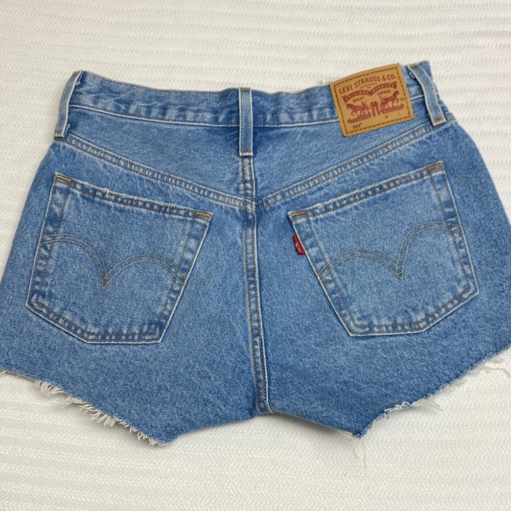 Levi’s 501 Distressed Cutoff Shorts | High Rise | W26 | 90s Grunge Vintage - Picture 6 of 8